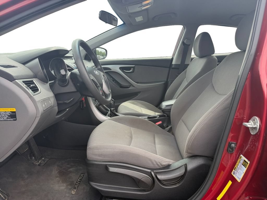 Used 2015 Hyundai Elantra SE w/ Option Group 02 FWD image 10