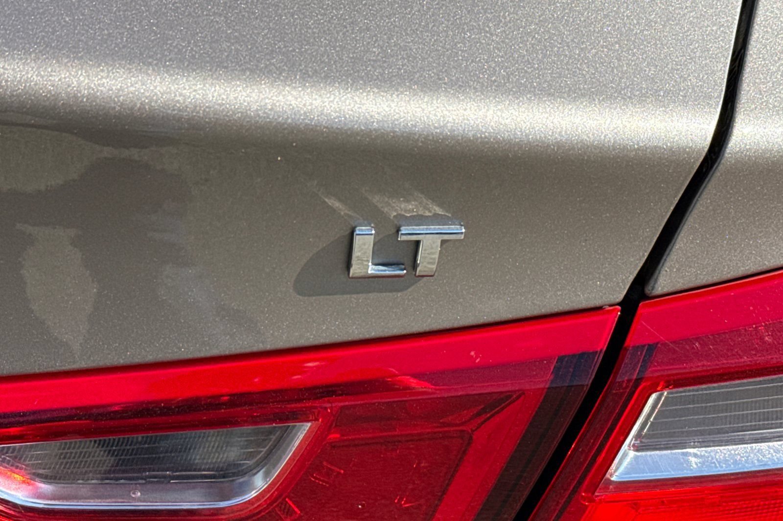 Used 2023 Chevrolet Malibu LT FWD image 34