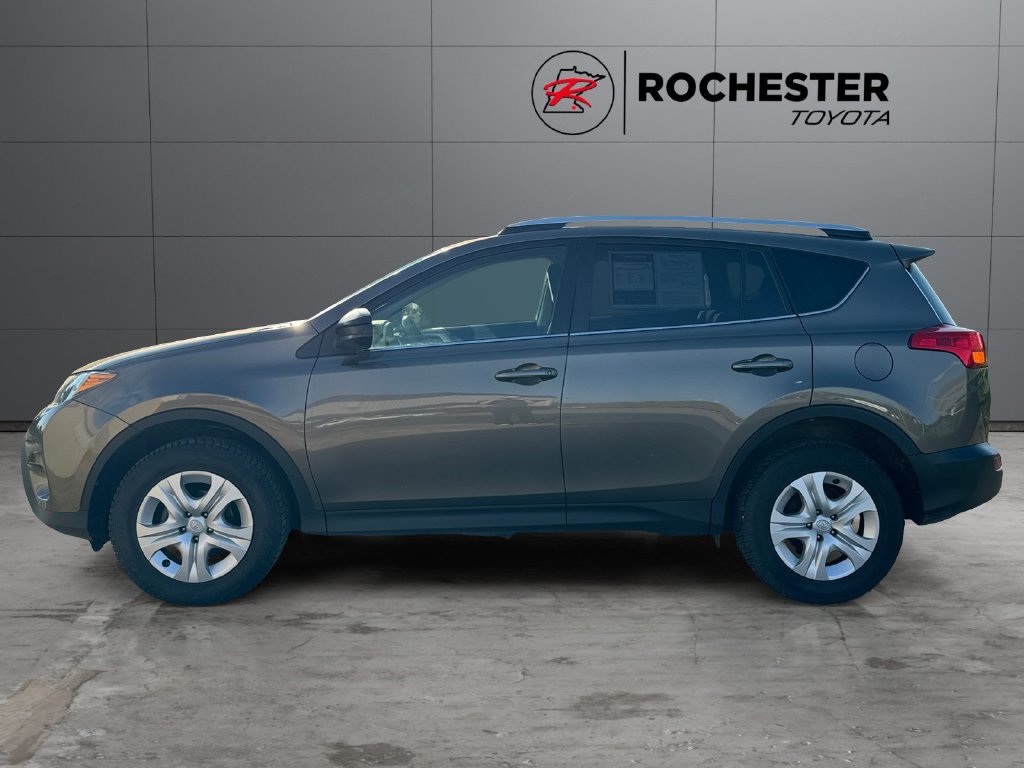 Used 2015 Toyota RAV4 LE AWD/4WD image 2
