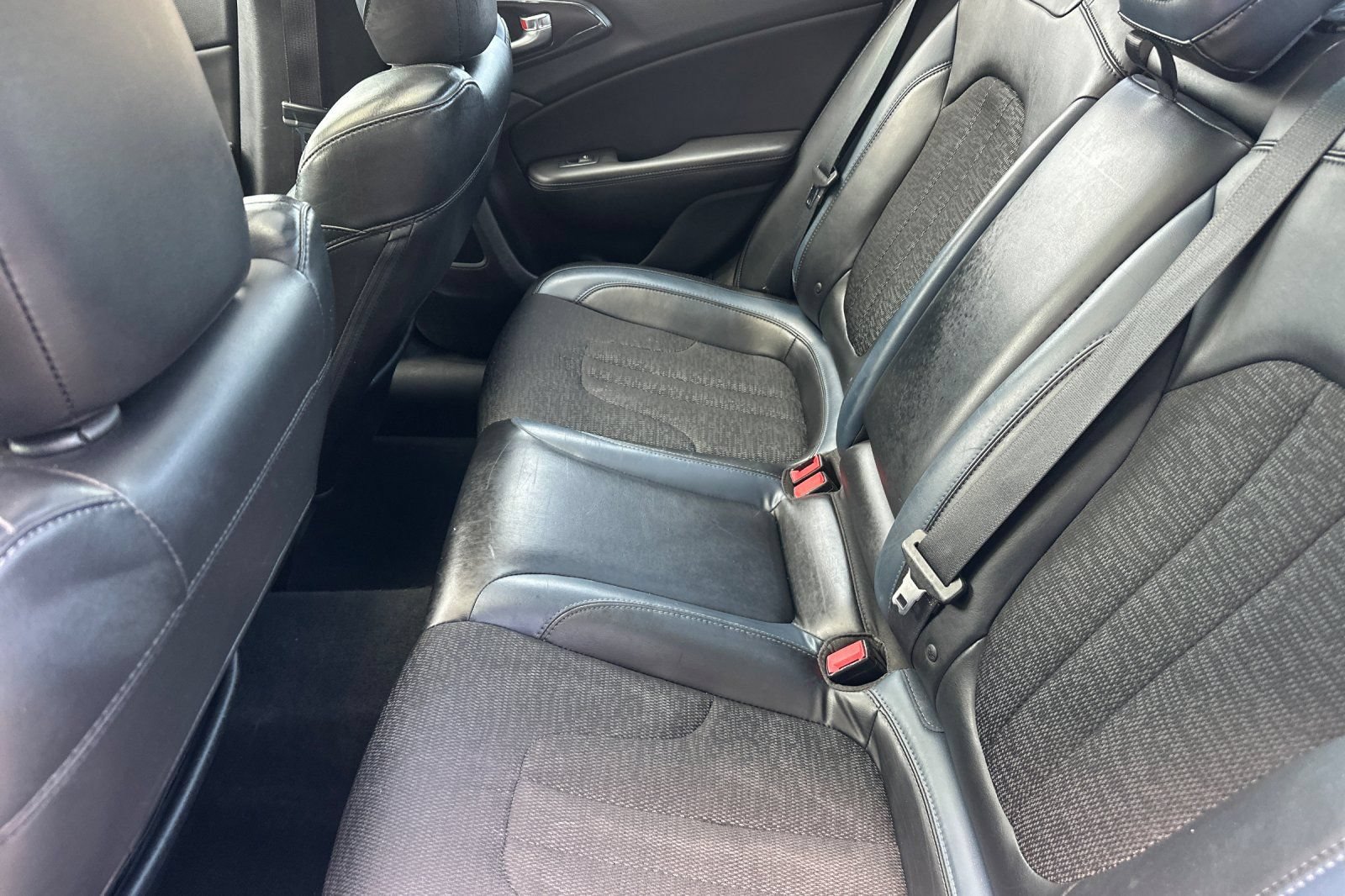 Used 2015 Chrysler 200 S FWD image 12