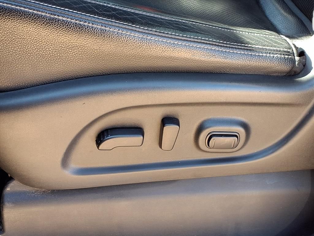 Used 2020 Nissan Titan SL w/ Moonroof Package image 23