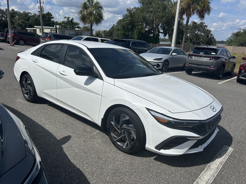Certified 2025 Hyundai Elantra Sport FWD image 2