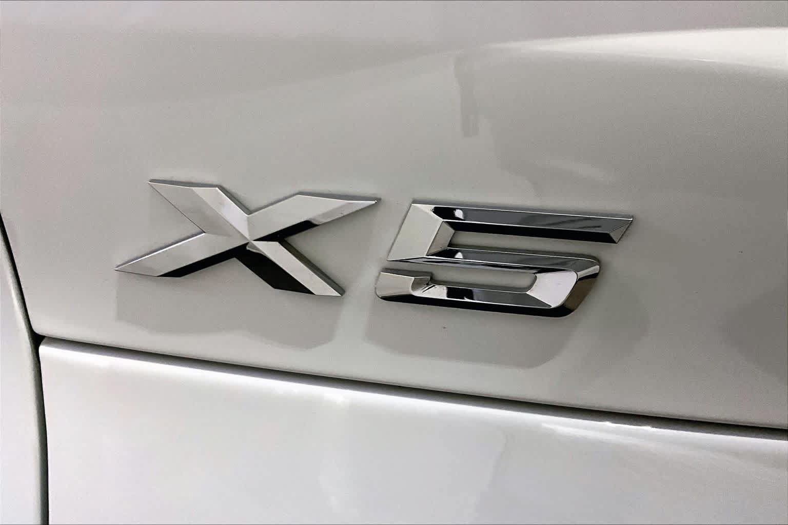 Certified 2025 BMW X5 xDrive40i w/ Parking Assistance Package AWD/4WD image 9