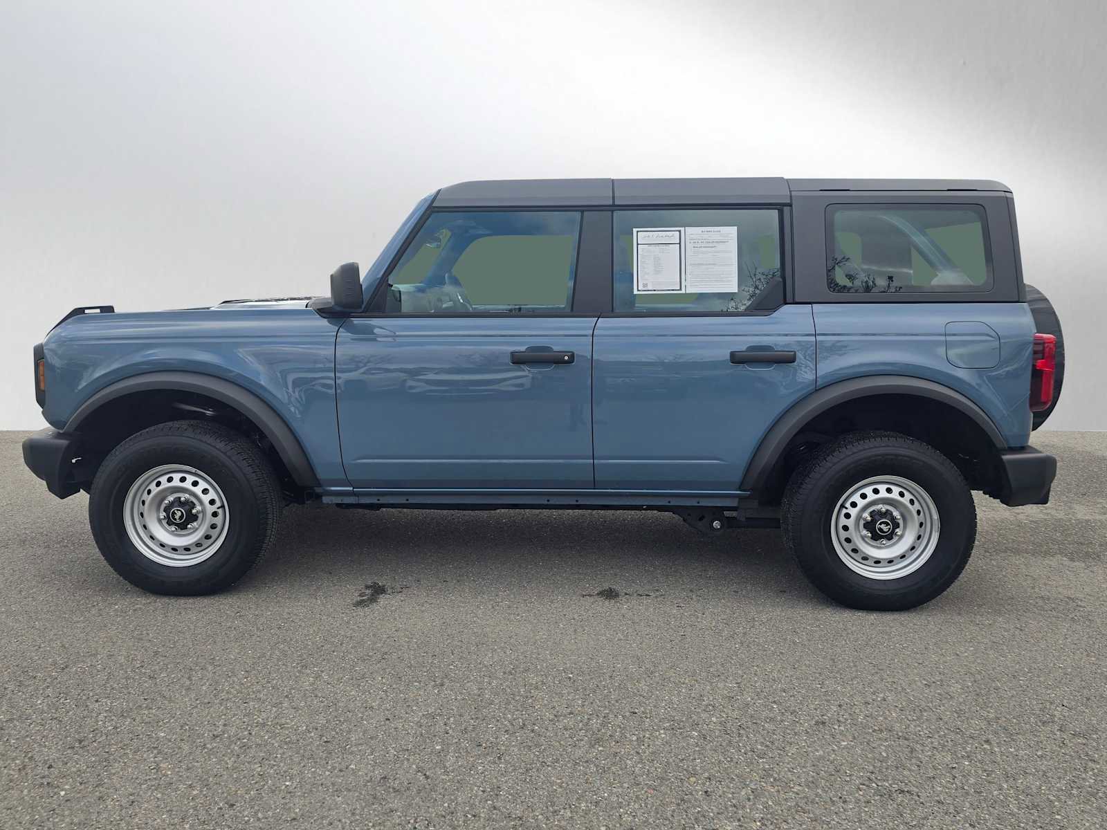 Used 2025 Ford Bronco Base image 6