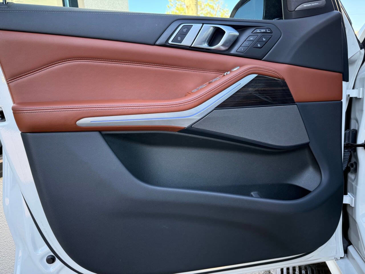 Used 2023 BMW X7 xDrive40i w/ Executive Package image 21