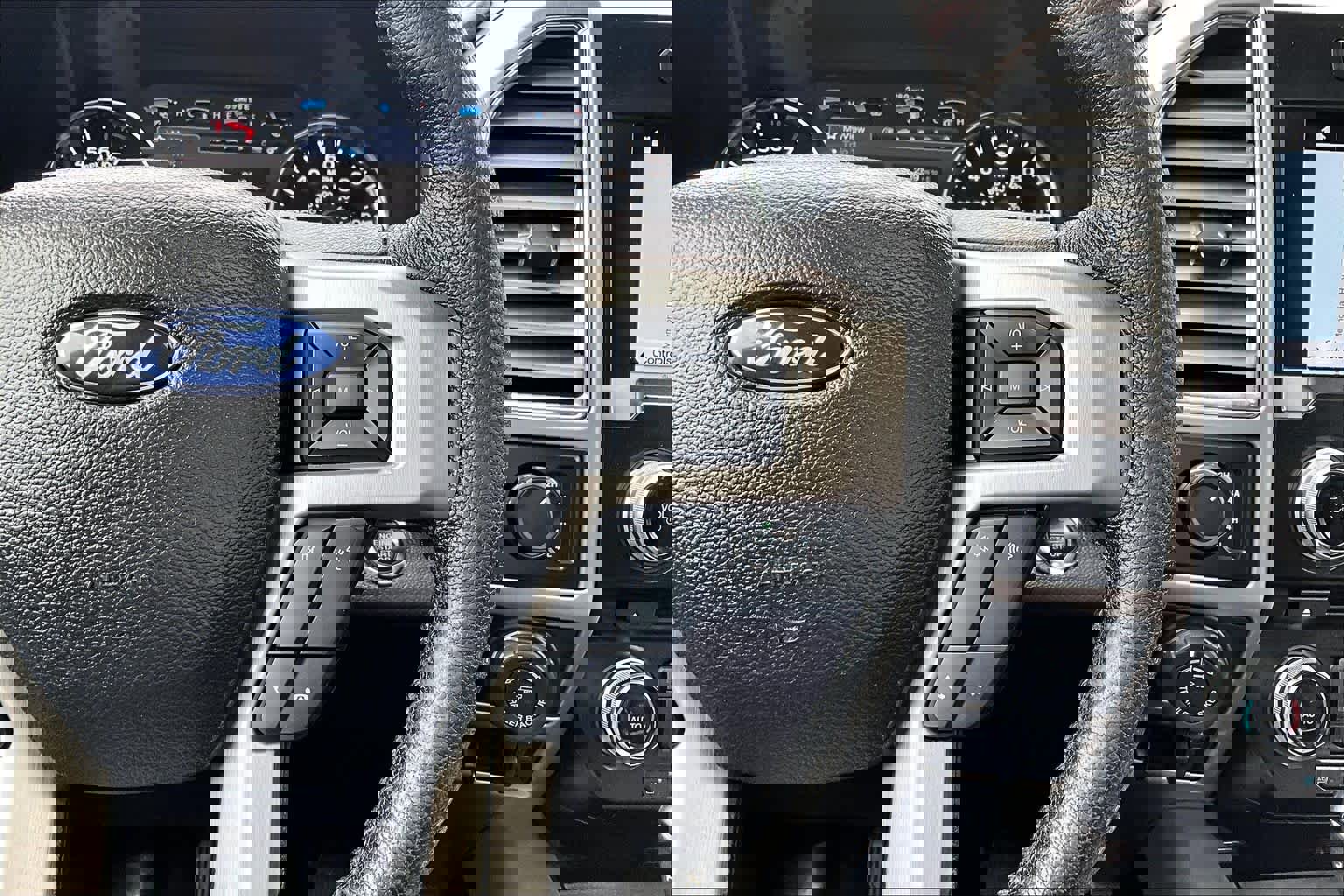 Used 2016 Ford F150 Platinum w/ Equipment Group 701A Luxury AWD/4WD image 25