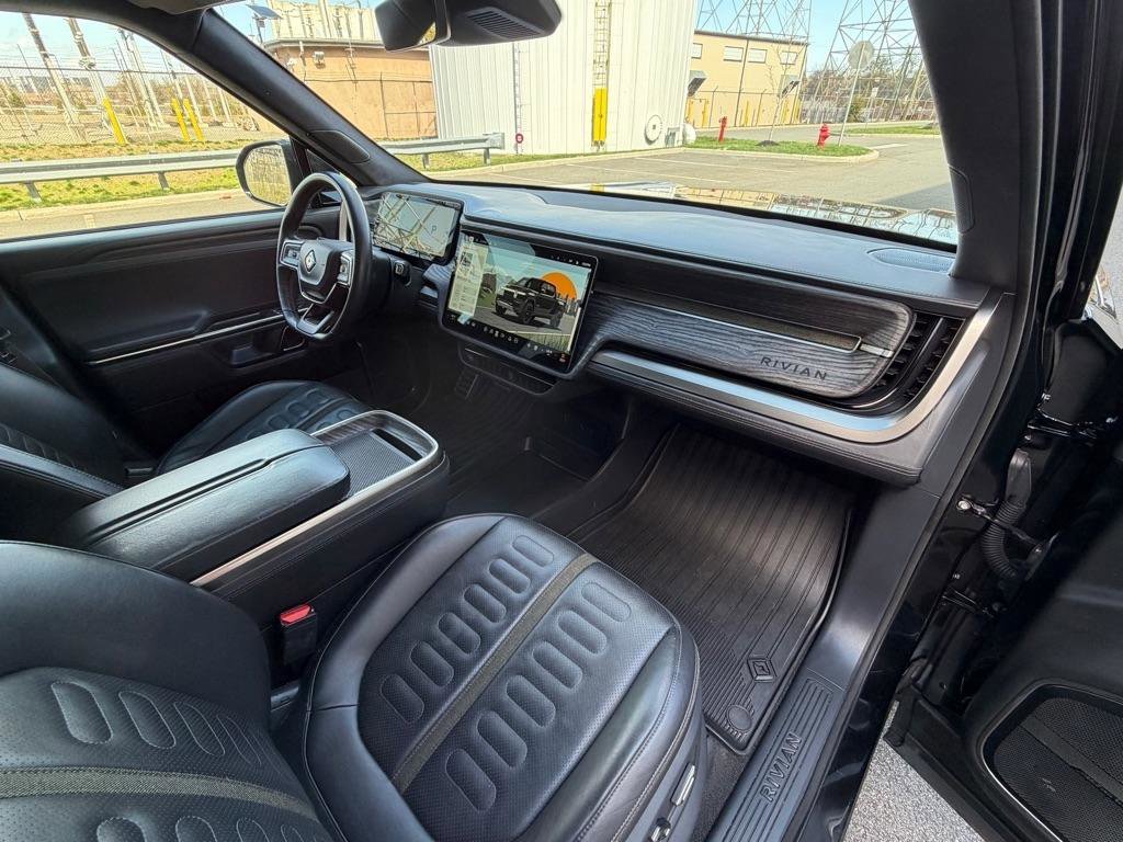 Used 2022 Rivian R1T Adventure image 19