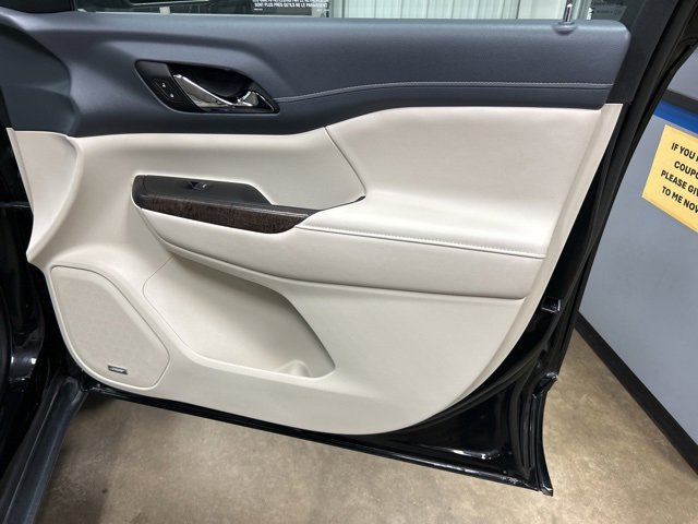 Used 2023 GMC Acadia Denali image 27