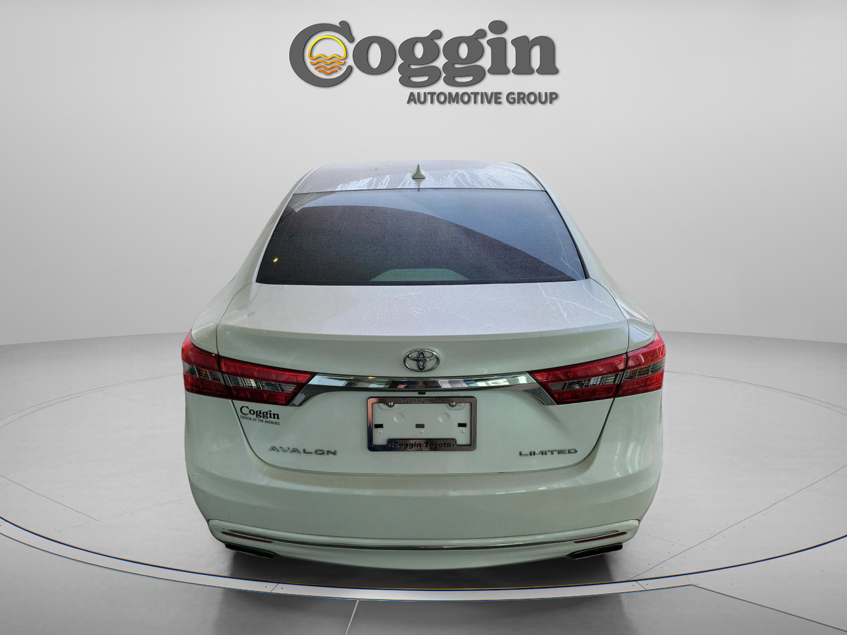 Used 2017 Toyota Avalon Limited FWD image 3