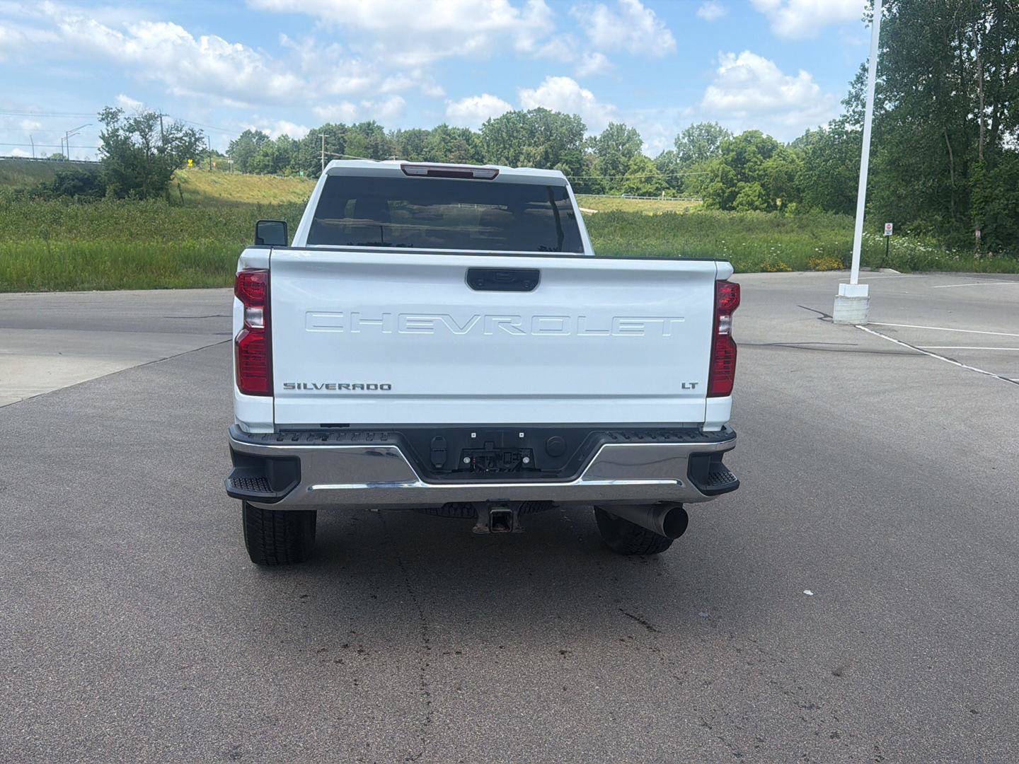 Used 2024 Chevrolet Silverado 2500 LT AWD/4WD image 4