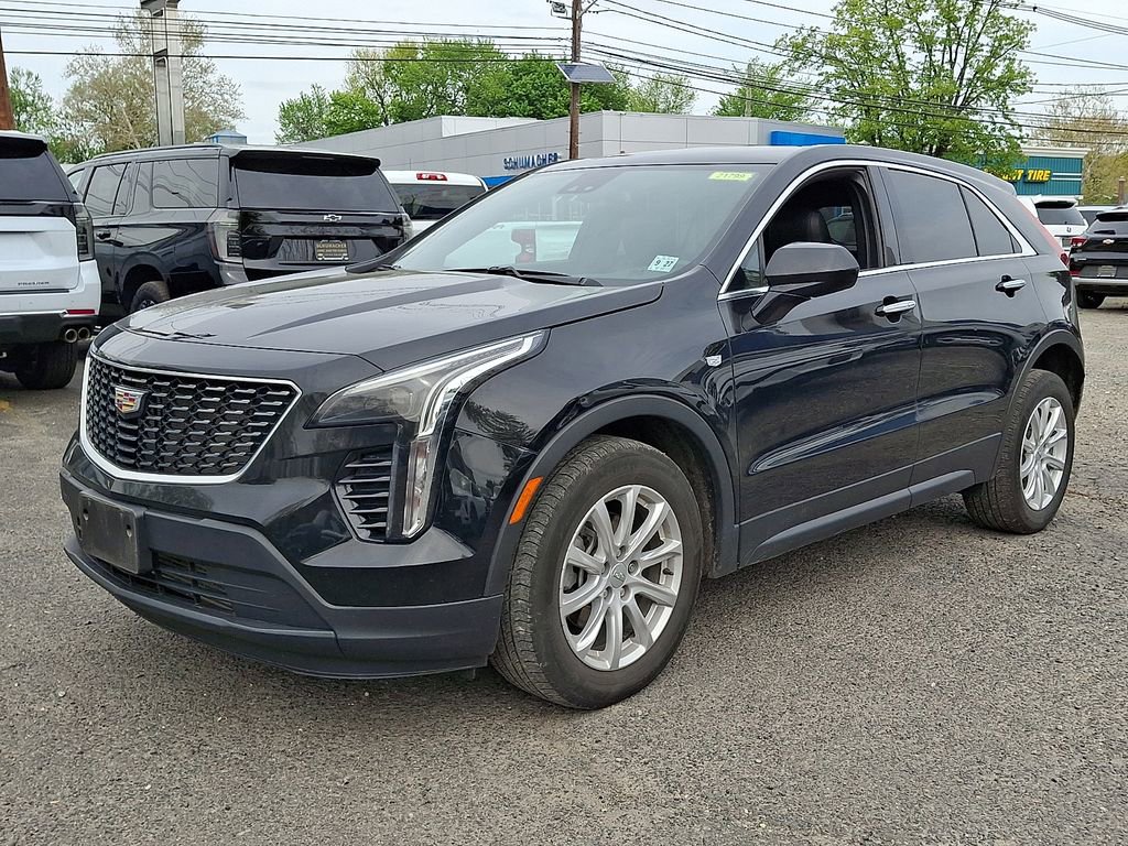 Used 2023 Cadillac XT4 Luxury w/ Cold Weather Package AWD/4WD image 3