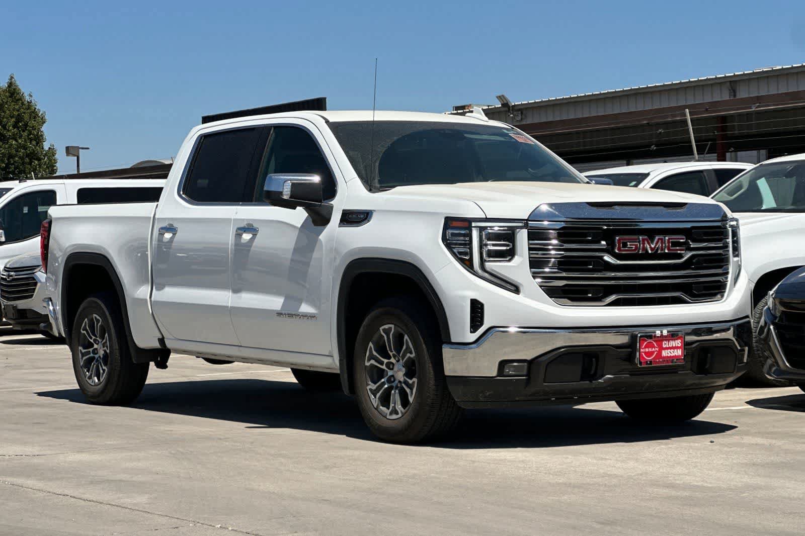 Used 2025 GMC Sierra 1500 SLT RWD image 10
