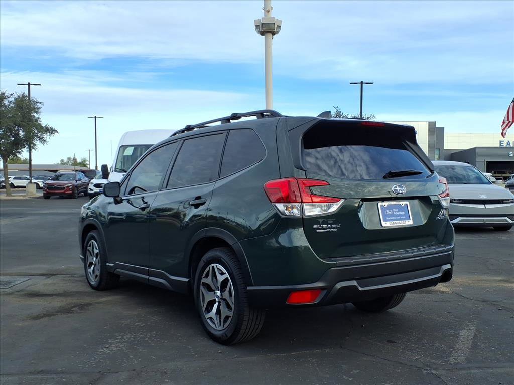 Used 2022 Subaru Forester Premium image 4