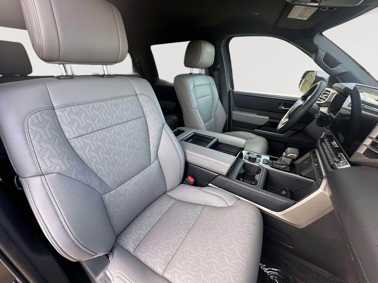 Used 2025 Toyota Tundra Limited image 30