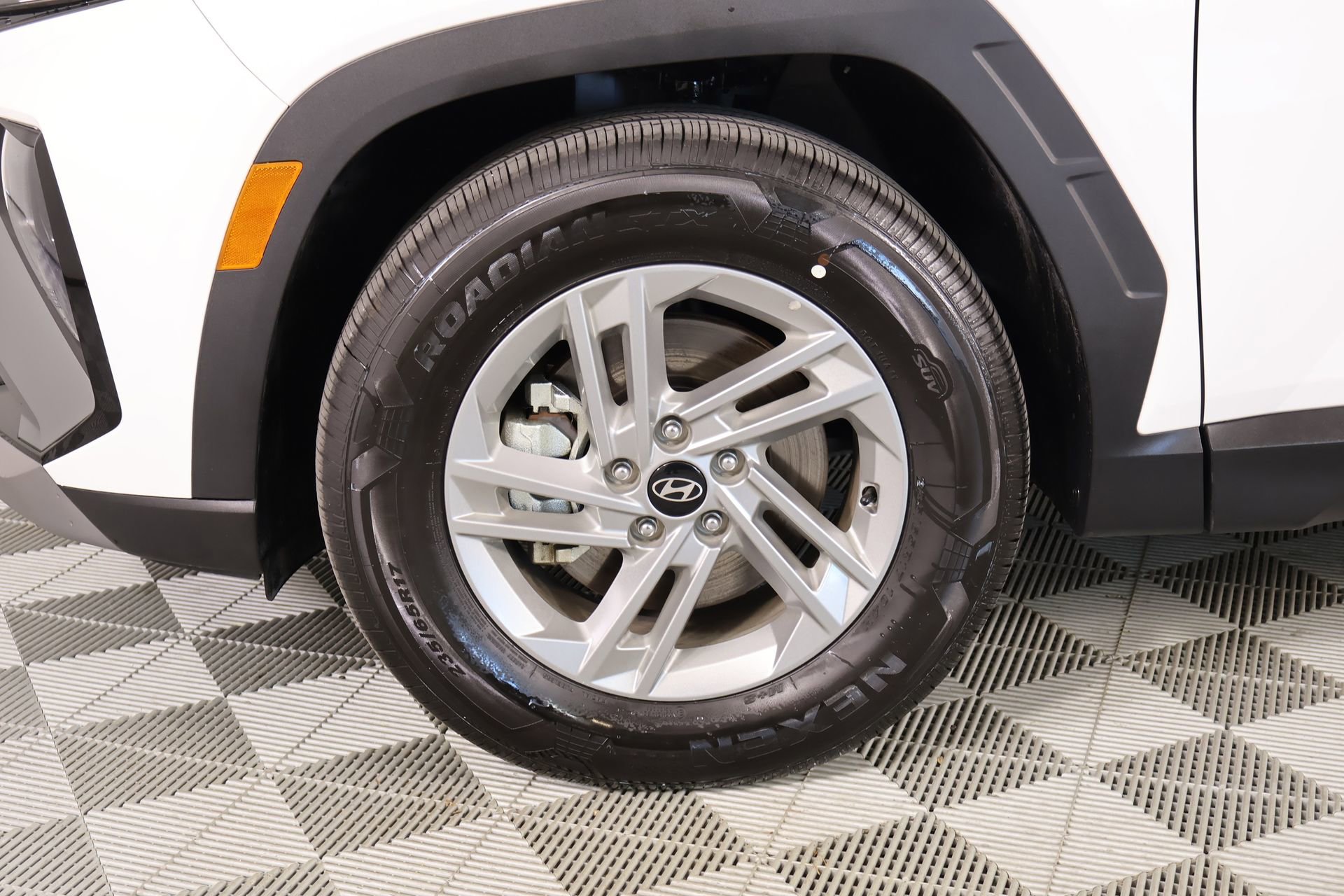 Certified 2025 Hyundai Tucson SE image 16