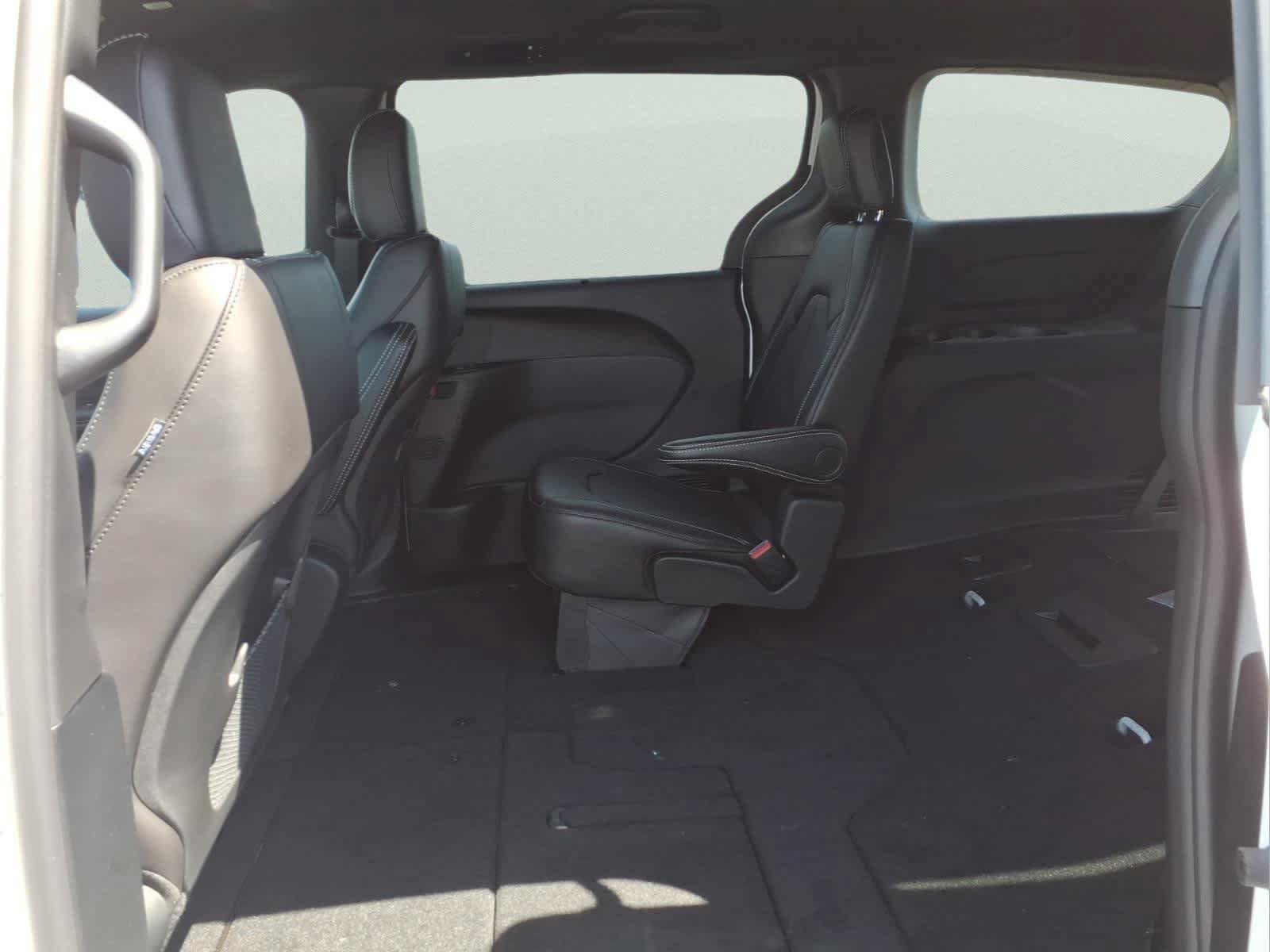 New 2026 Chrysler Voyager LX FWD image 15