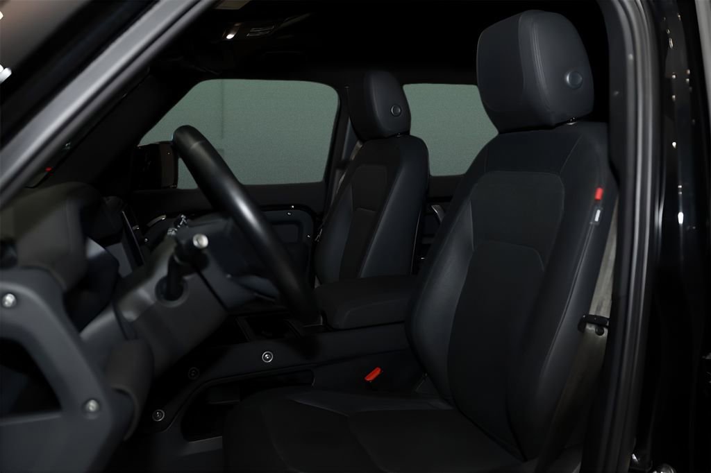 Used 2023 Land Rover Defender 110 X-Dynamic SE image 2