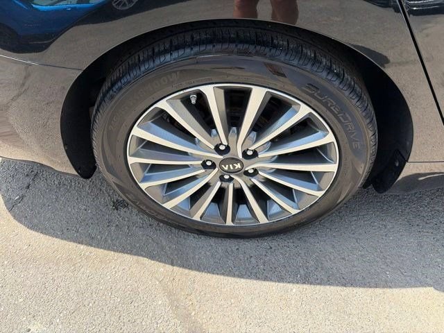 Used 2017 Kia Cadenza Premium w/ Luxury Package FWD image 45