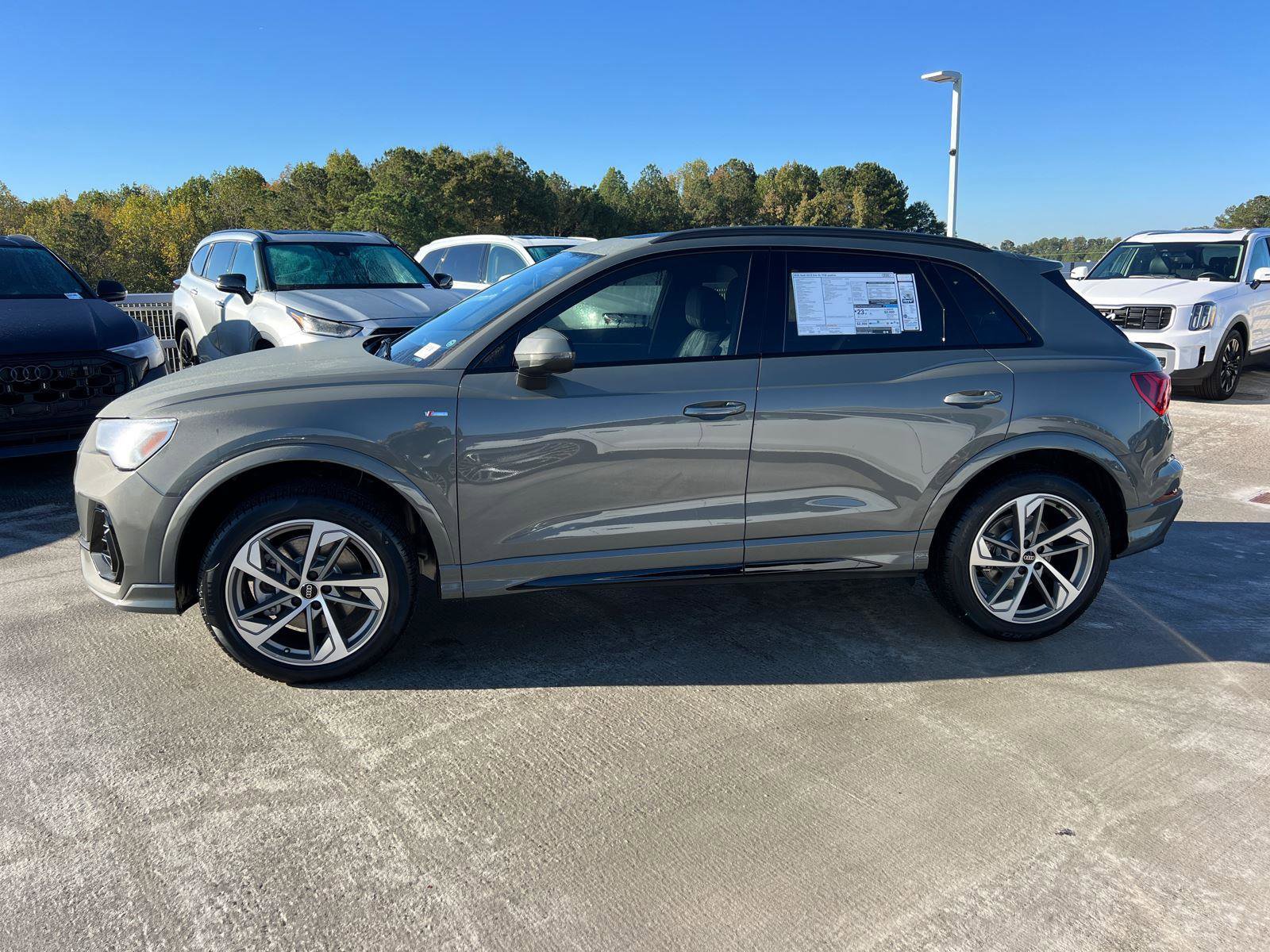 New 2025 Audi Q3 2.0T Premium image 8