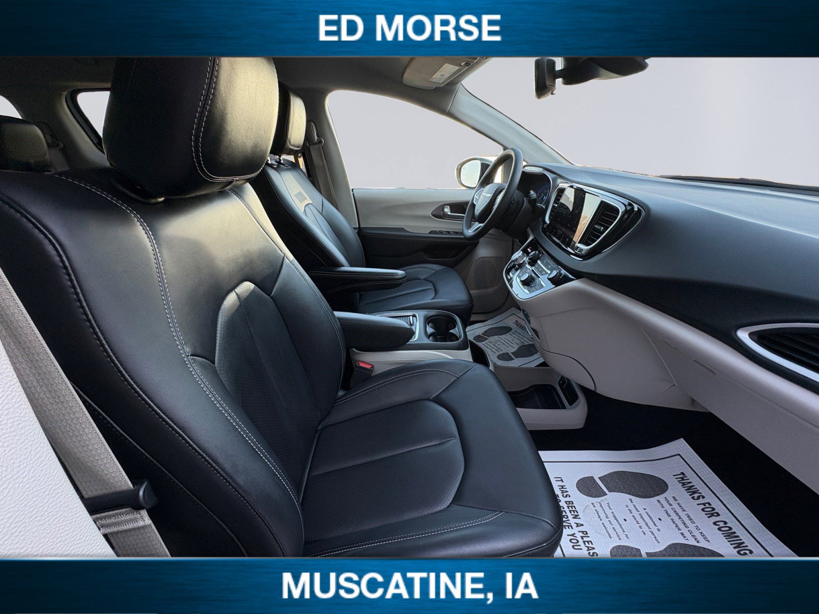 Used 2024 Chrysler Pacifica Touring-L image 15