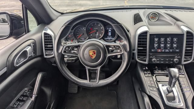 Used 2018 Porsche Cayenne Platinum Edition AWD/4WD image 24