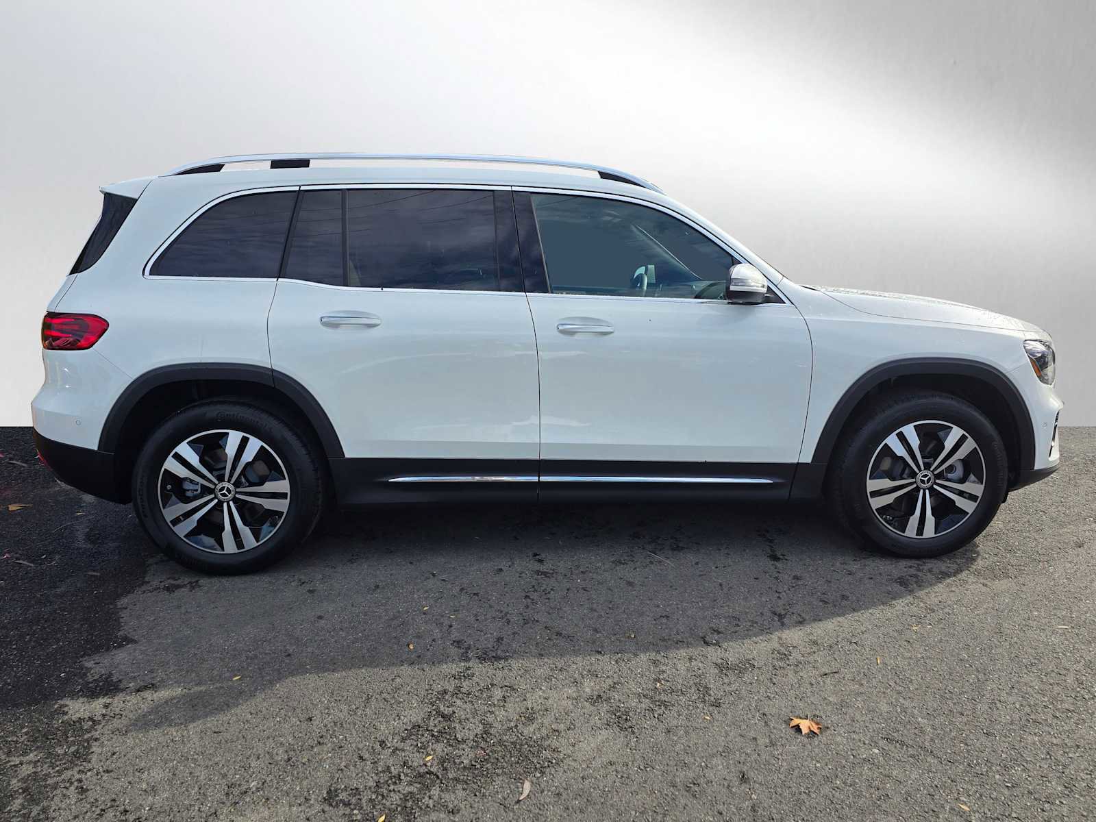 Used 2025 Mercedes-Benz GLB 250 image 3