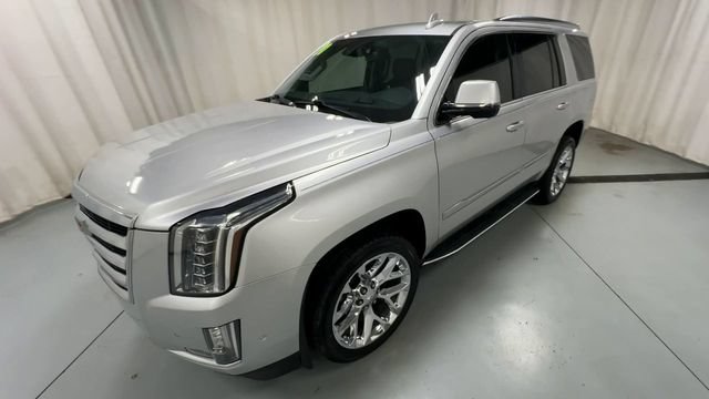 Used 2020 Cadillac Escalade Premium Luxury AWD/4WD image 4