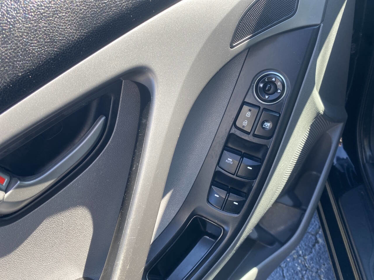 Used 2016 Hyundai Elantra SE FWD image 10