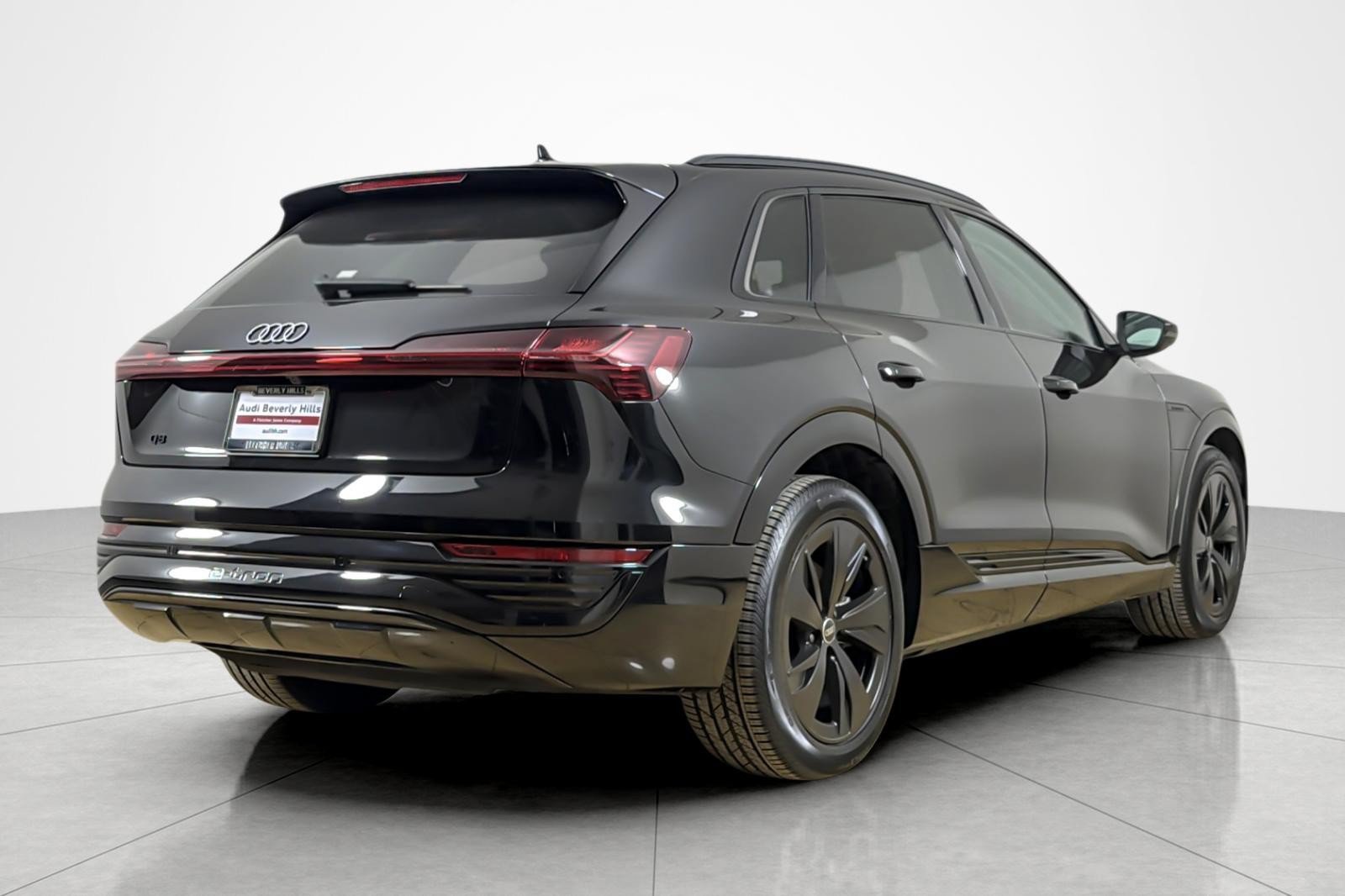 Used 2024 Audi Q8 e-tron Premium AWD/4WD image 5