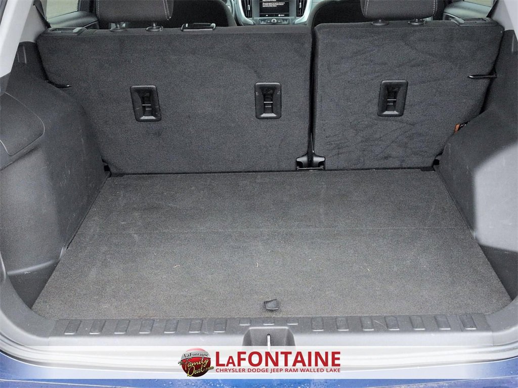 Used 2023 GMC Terrain SLE w/ Driver Convenience Package image 28