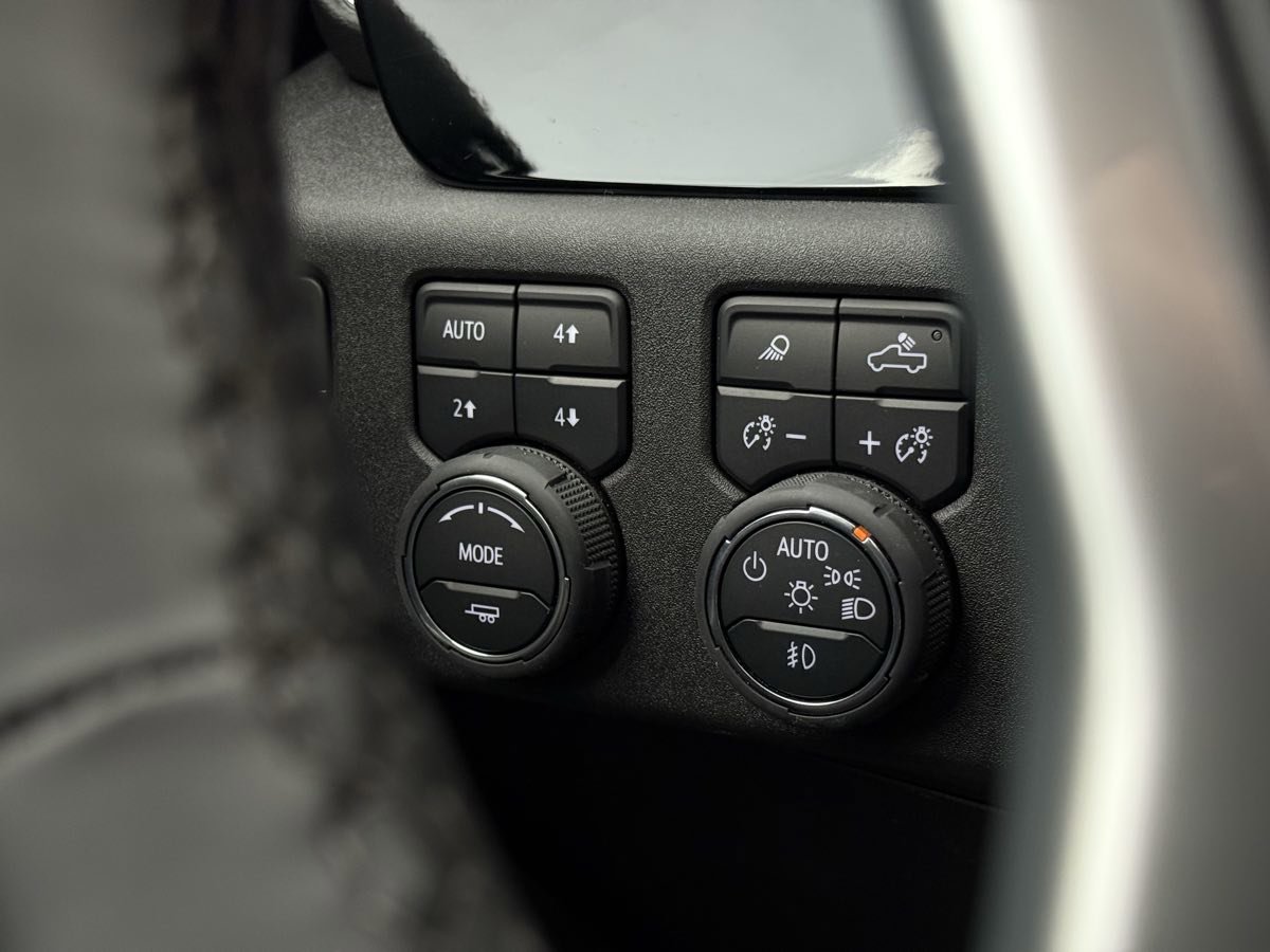 Used 2025 Chevrolet Silverado 1500 LTZ image 36