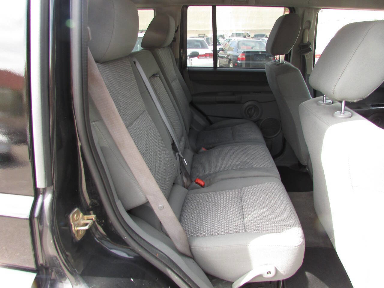 Used 2007 Jeep Commander Sport image 14