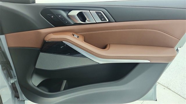 Used 2025 BMW X7 M60i image 24