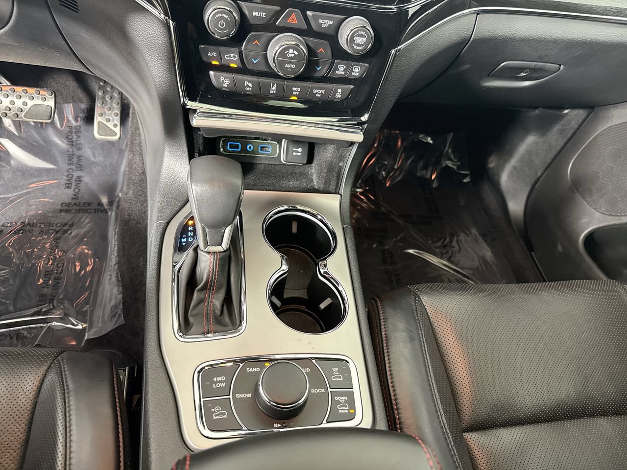 Used 2019 Jeep Grand Cherokee Trailhawk w/ Trailhawk Luxury Group AWD/4WD image 19