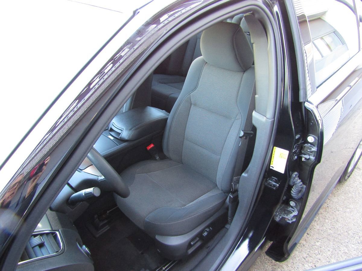 Used 2017 Ford Taurus SEL FWD image 35