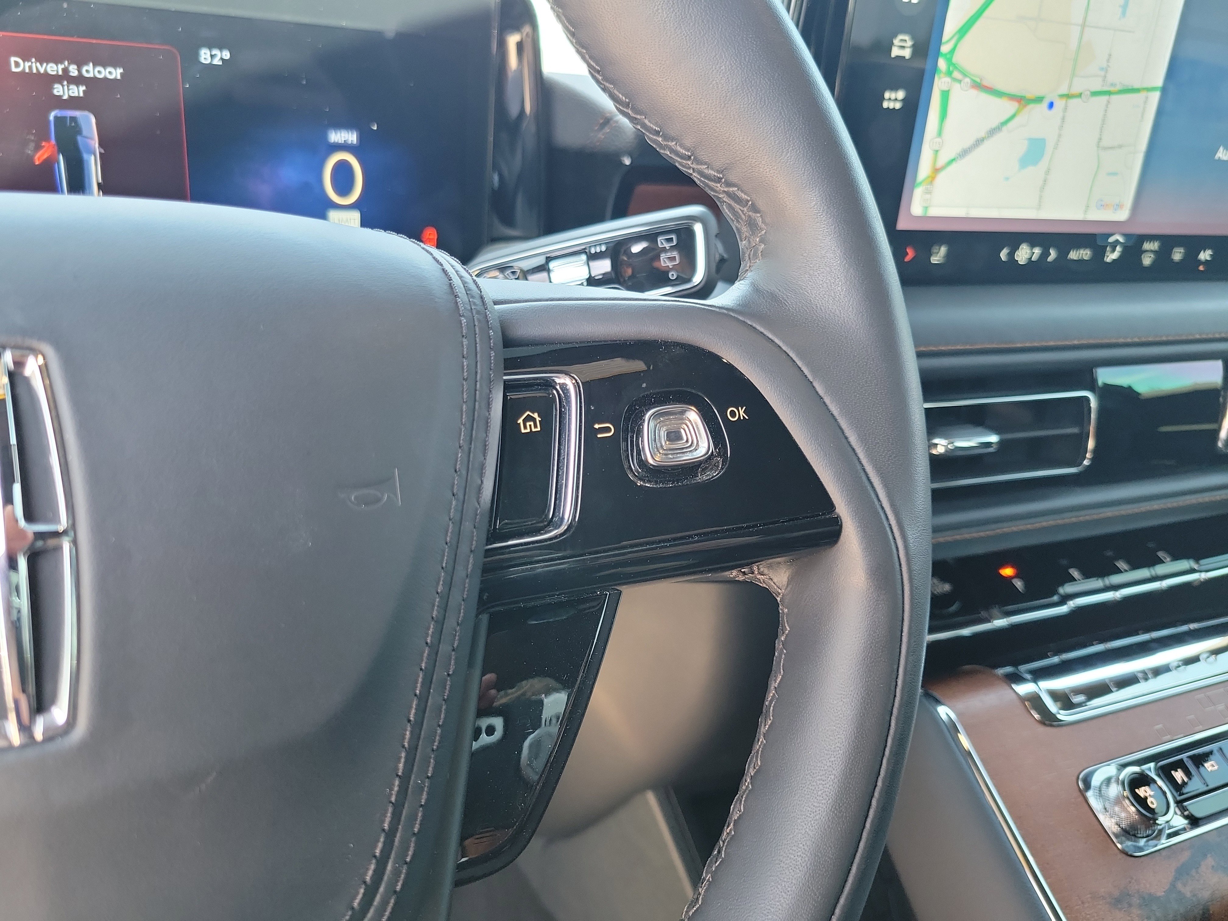 Used 2025 Lincoln Aviator Black Label w/ Jet Appearance Package image 12