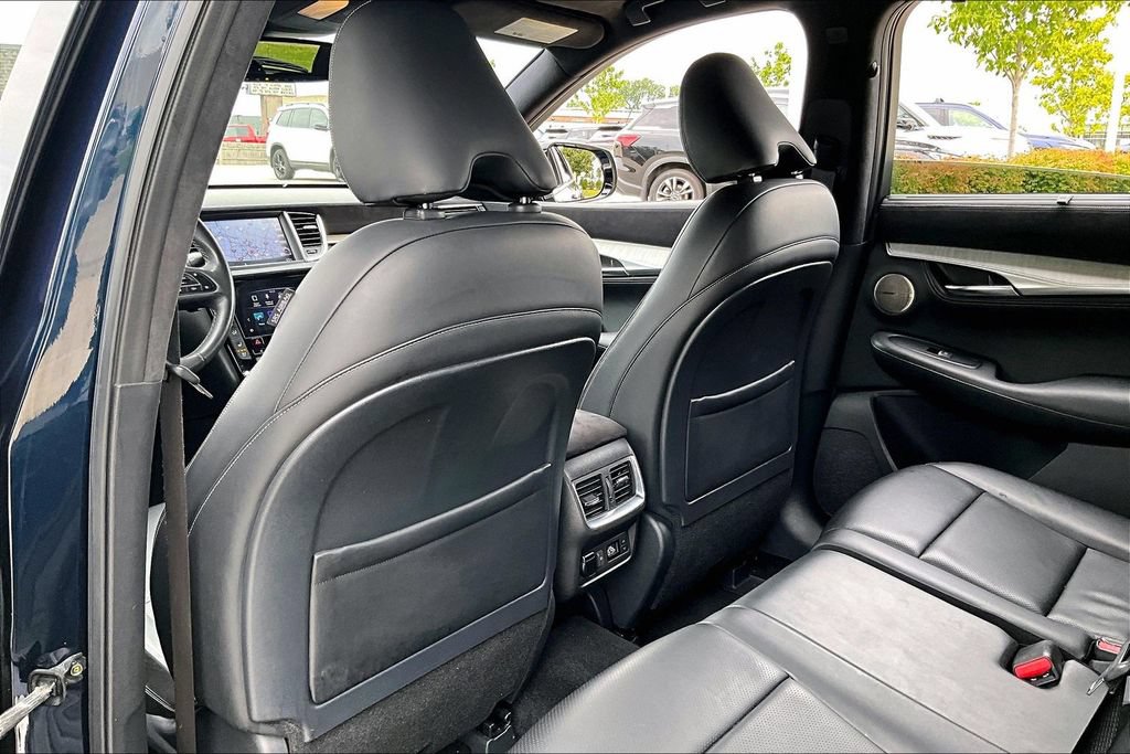 Certified 2019 INFINITI QX50 Essential w/ Sensory Package AWD/4WD image 31