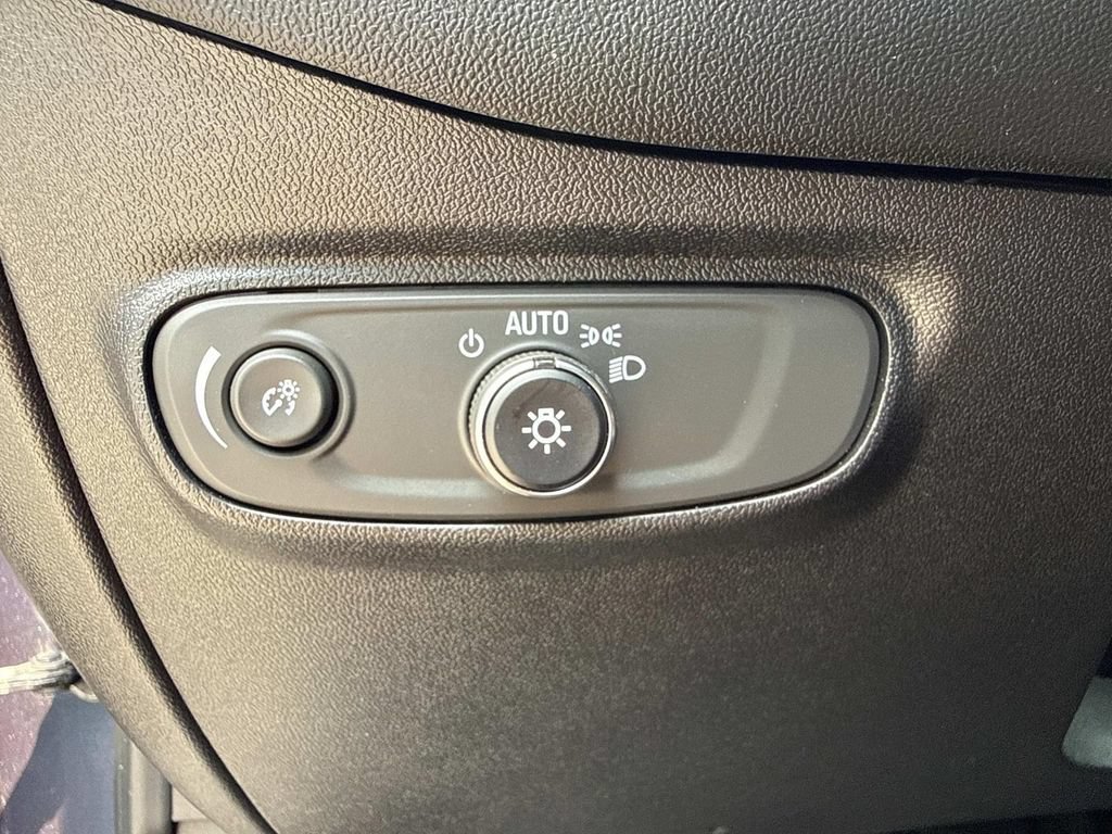 Used 2018 Chevrolet Equinox LT FWD image 31