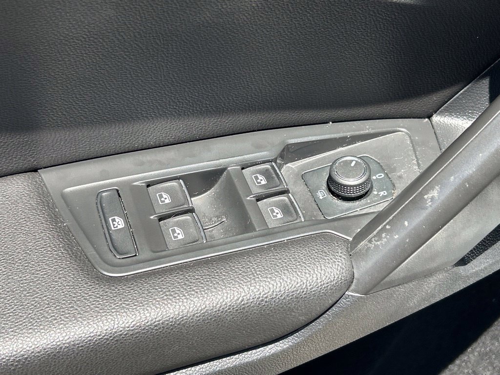 Used 2021 Volkswagen Tiguan SE FWD image 19