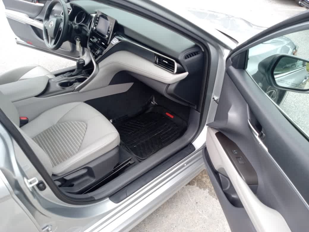 Used 2022 Toyota Camry SE FWD image 29