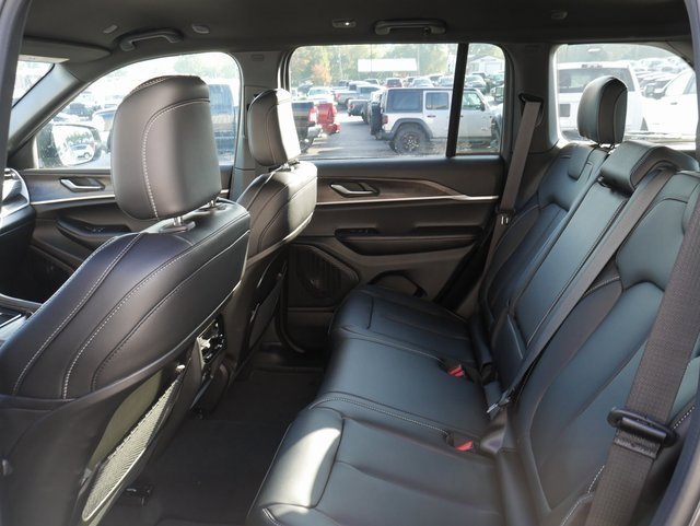 New 2025 Jeep Grand Cherokee Limited w/ Black Appearance Package image 22