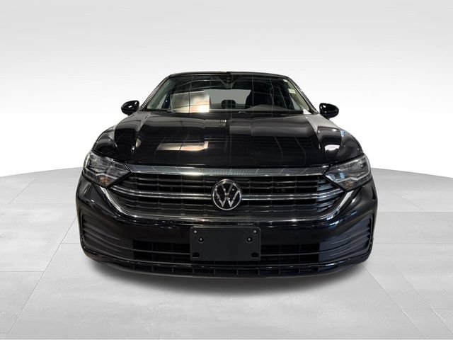 Used 2024 Volkswagen Jetta SE FWD image 2