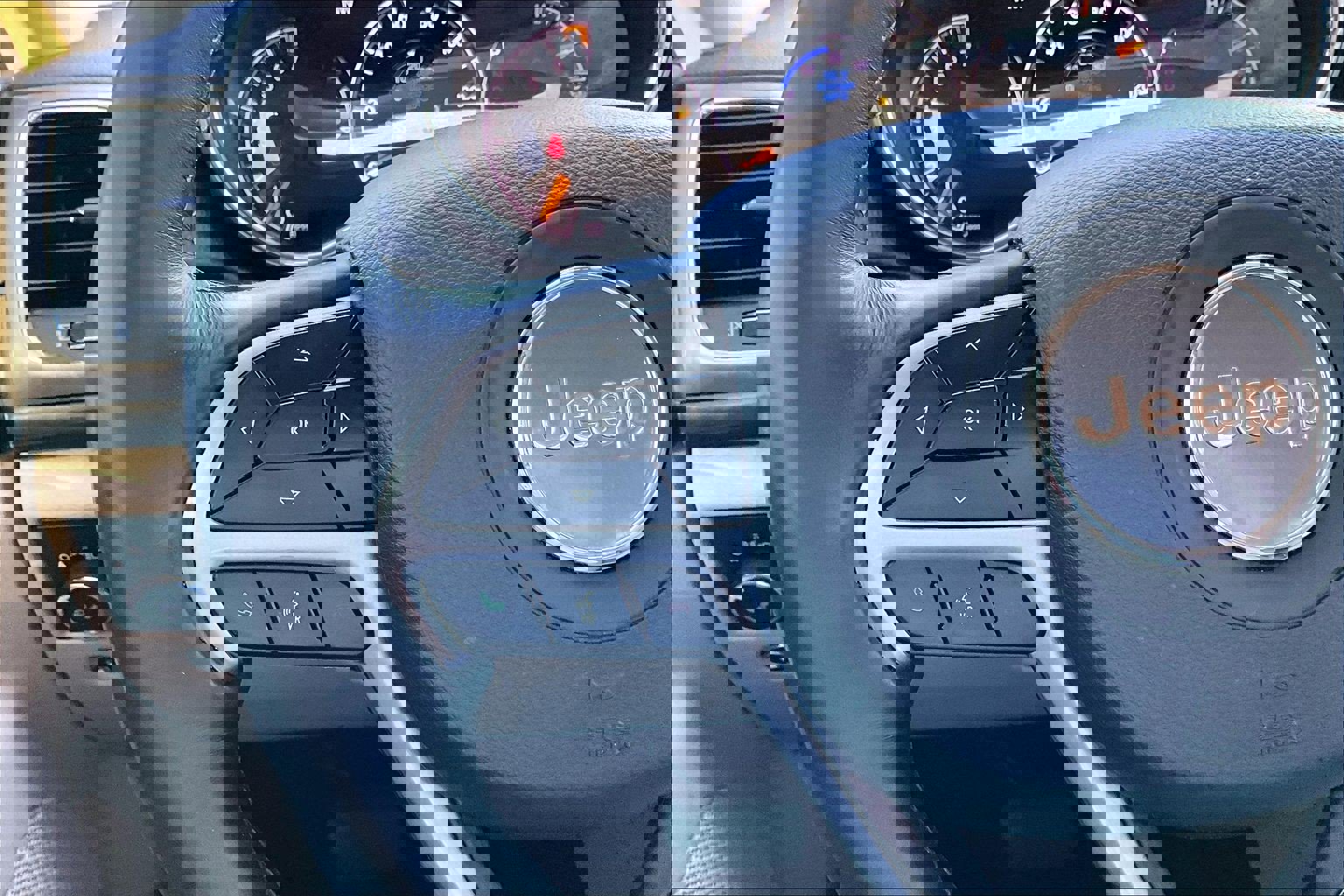 Used 2021 Jeep Grand Cherokee Laredo image 11