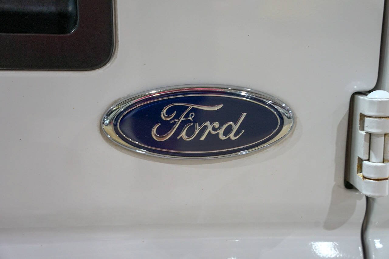 Used 1999 Ford E-150 and Econoline 150 RWD image 24