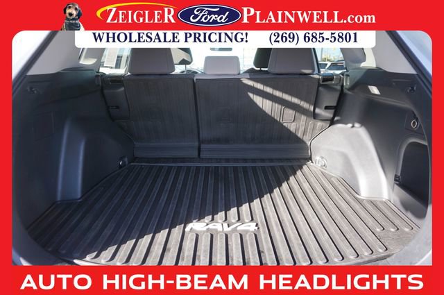 Used 2022 Toyota RAV4 XLE image 10