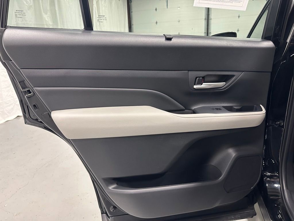 Used 2025 Toyota Grand Highlander AWD image 44