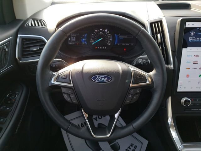 Used 2024 Ford Edge Titanium image 13