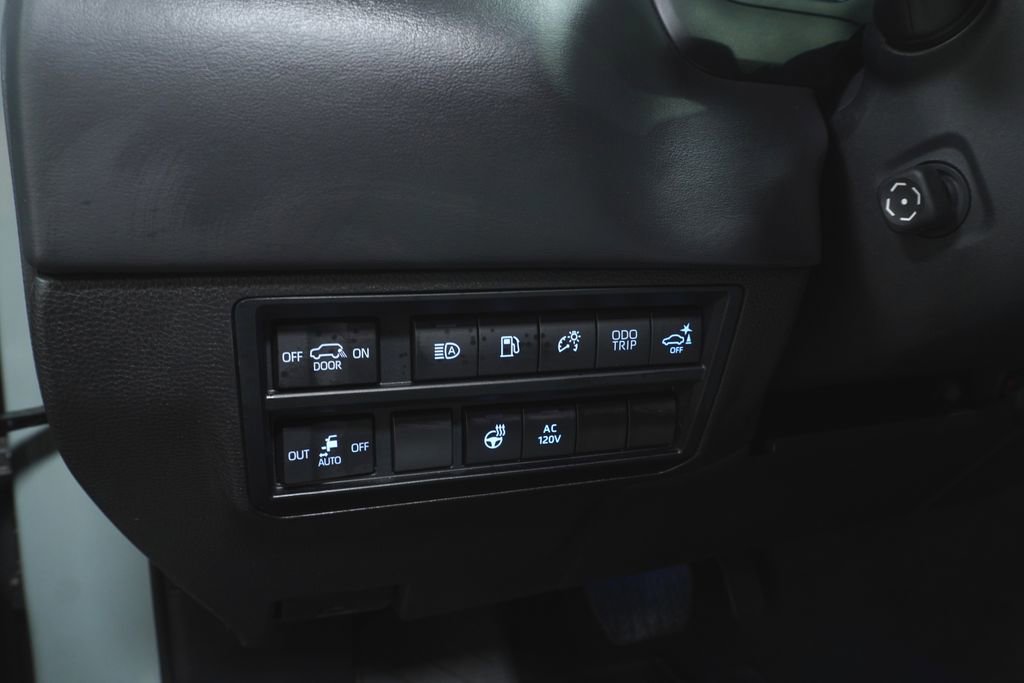 Certified 2024 Toyota Sequoia Platinum AWD/4WD image 28