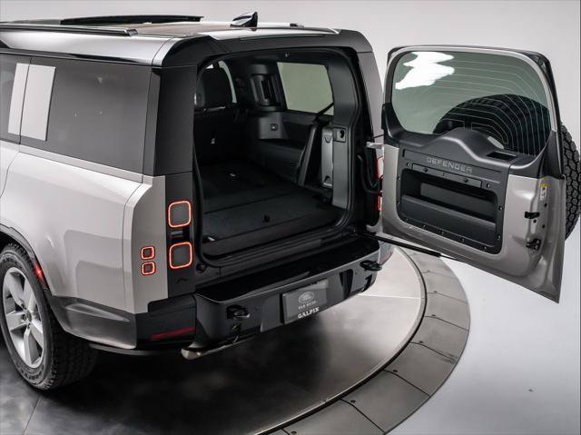 New 2026 Land Rover Defender 130 X-Dynamic SE AWD/4WD image 34