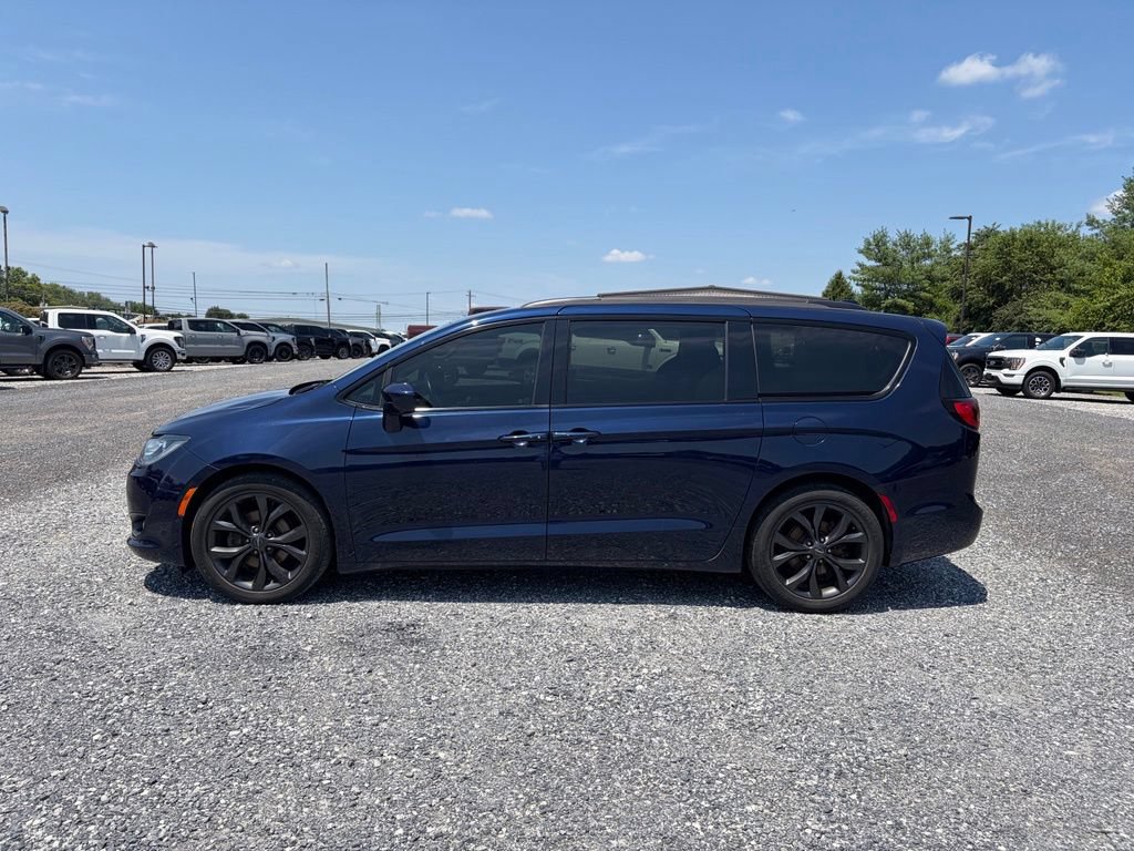 Used 2018 Chrysler Pacifica Touring-L Plus w/ Advanced Safetytec Group FWD image 5